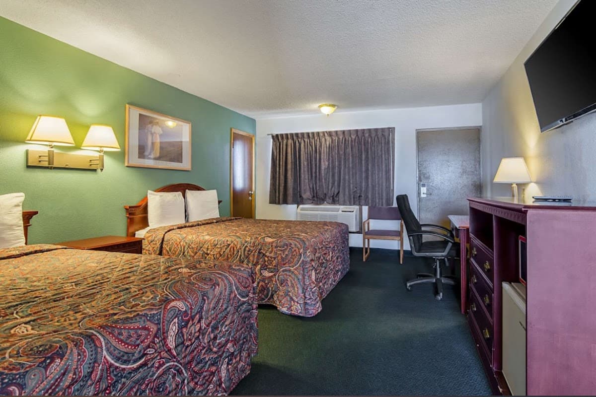 R&R Lodge, Motel in WaKeeney