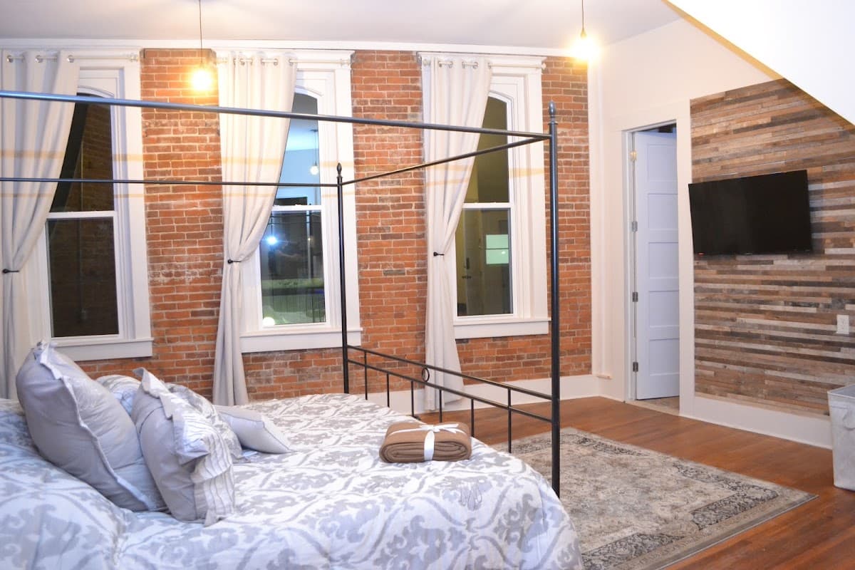 Eighteen-Ninety Sleepover, Hotel in Casey