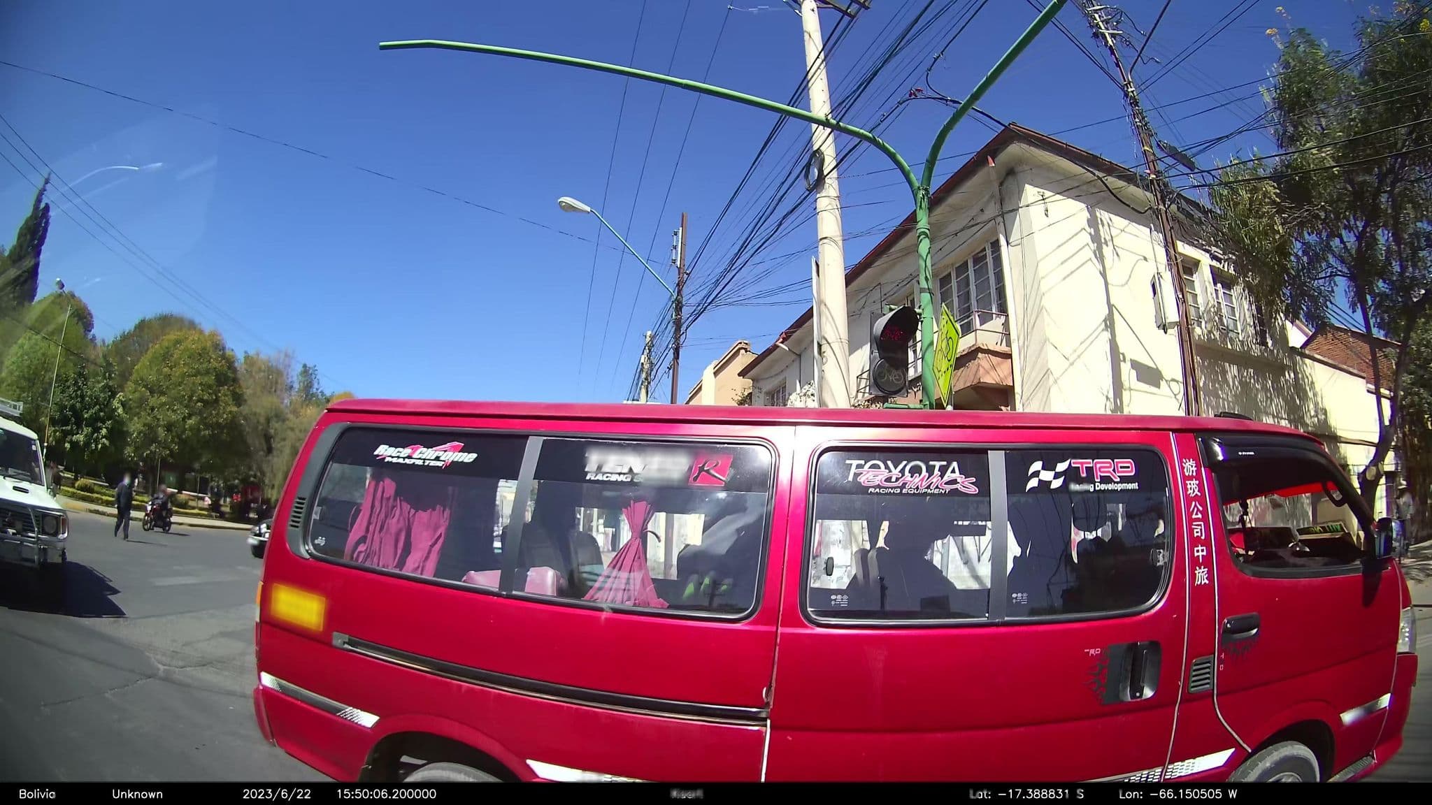 Street view near Alojamiento Victoria, Cochabamba — © kaart_2 (CC BY-SA · Mapillary)