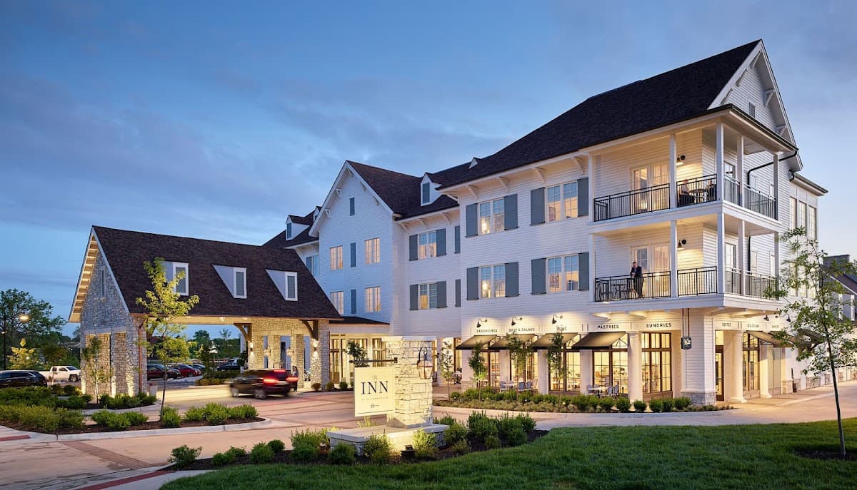 The Inn at Meadowbrook, Hotel in Leawood