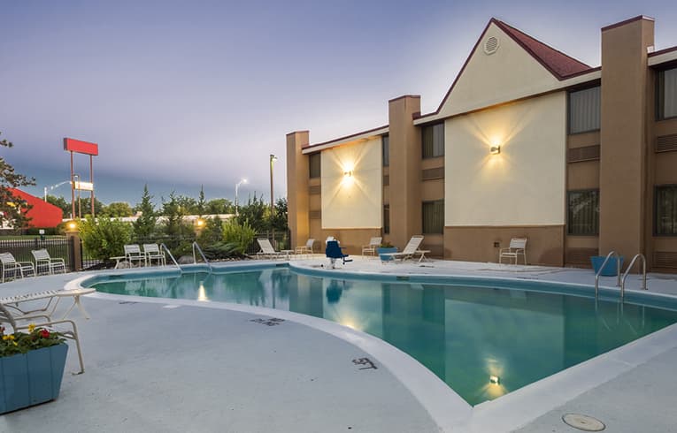 Red Roof Inn & Suites Cincinnati North - Mason, Hotel in Sixteen Mile Stand