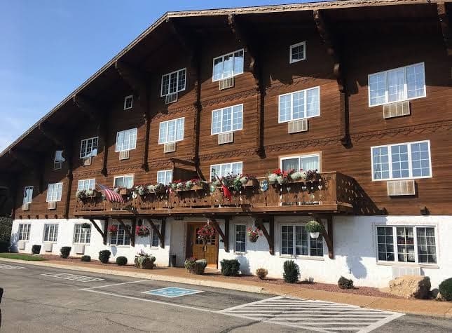 Chalet Landhaus, Hotel in New Glarus