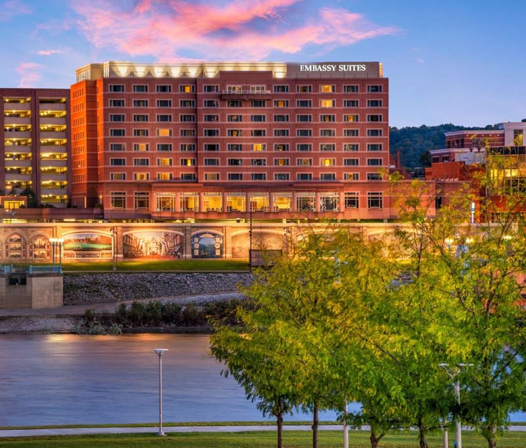 Embassy Suites by Hilton Cincinnati RiverCenter, Hotel in Covington