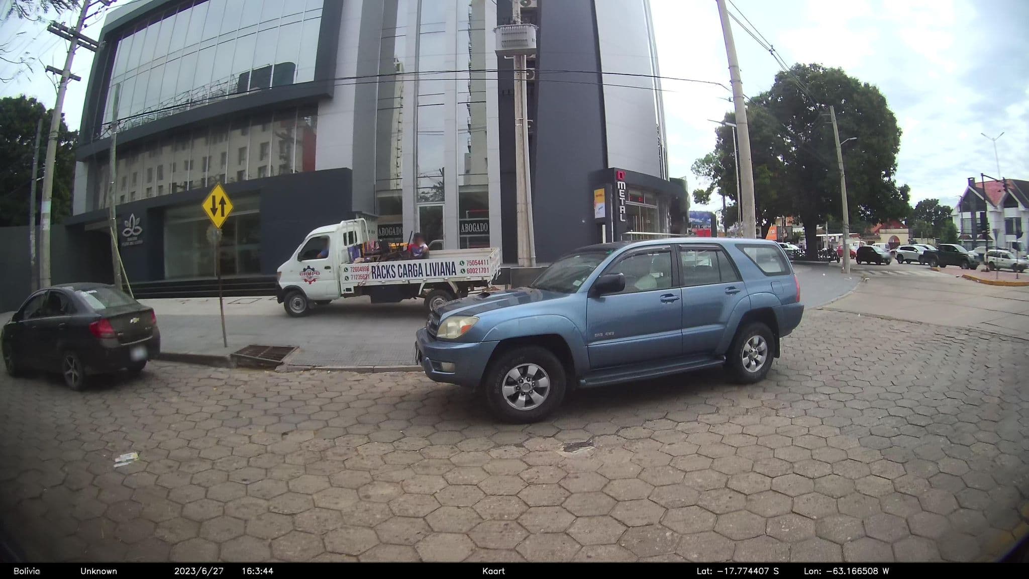 Street view near OSHO Hotel, Santa Cruz de la Sierra — © kaart_2 (CC BY-SA · Mapillary)