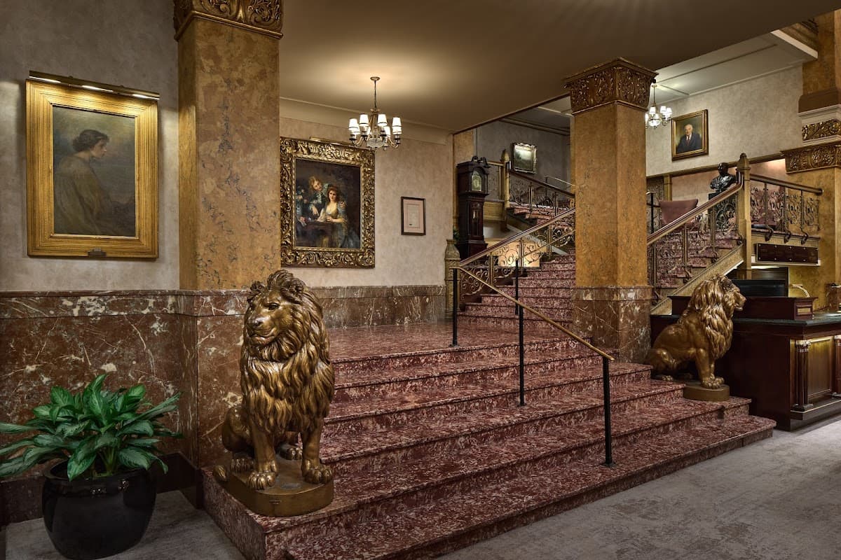 The Pfister Hotel, Hotel in Milwaukee