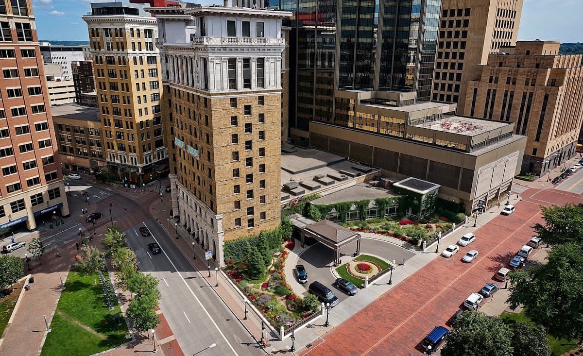 The Saint Paul Hotel, Hotel in Saint Paul