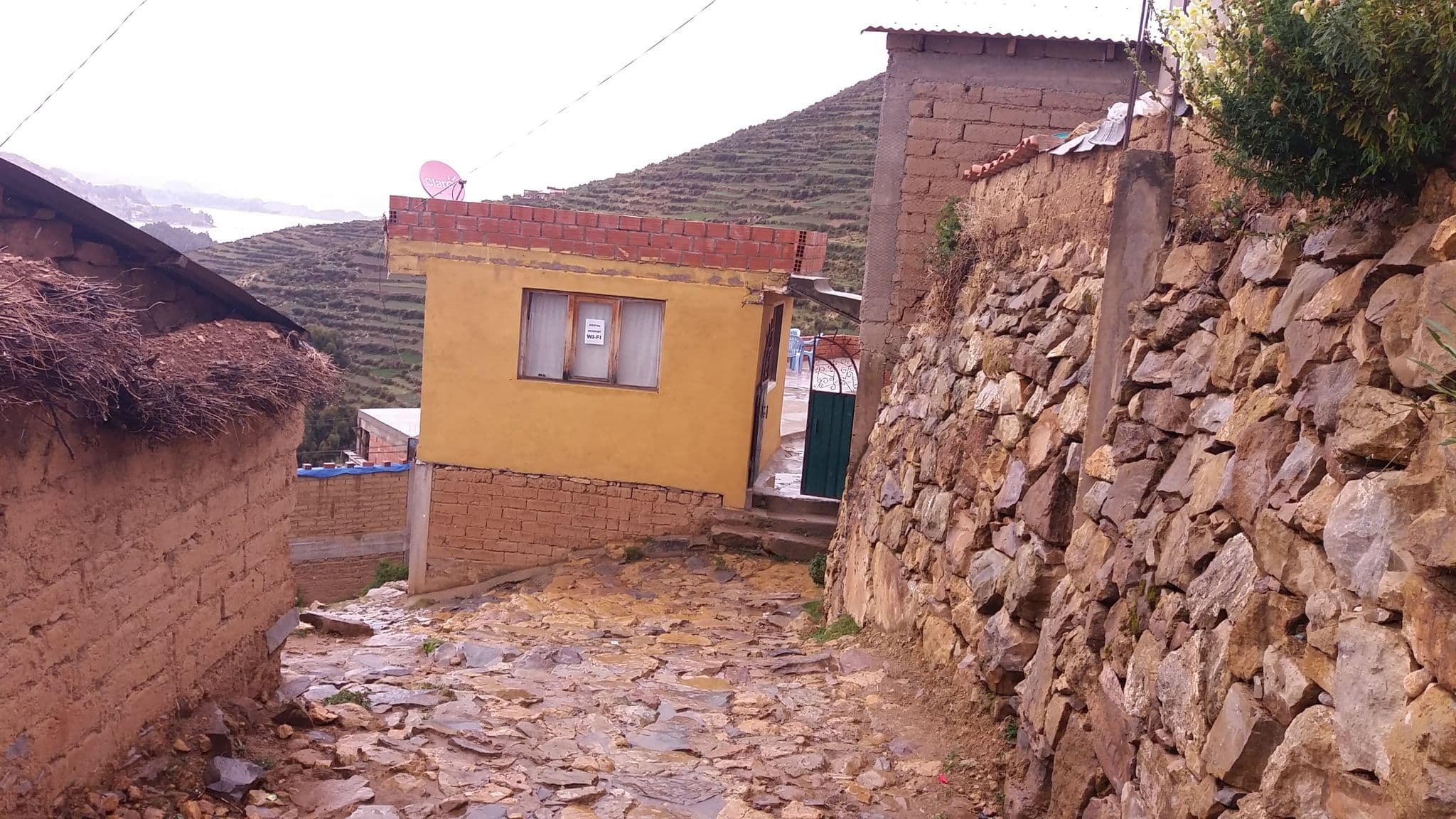 Street view near Hostal Amanecer, Yumani — © 5m4u9 (CC BY-SA · Mapillary)