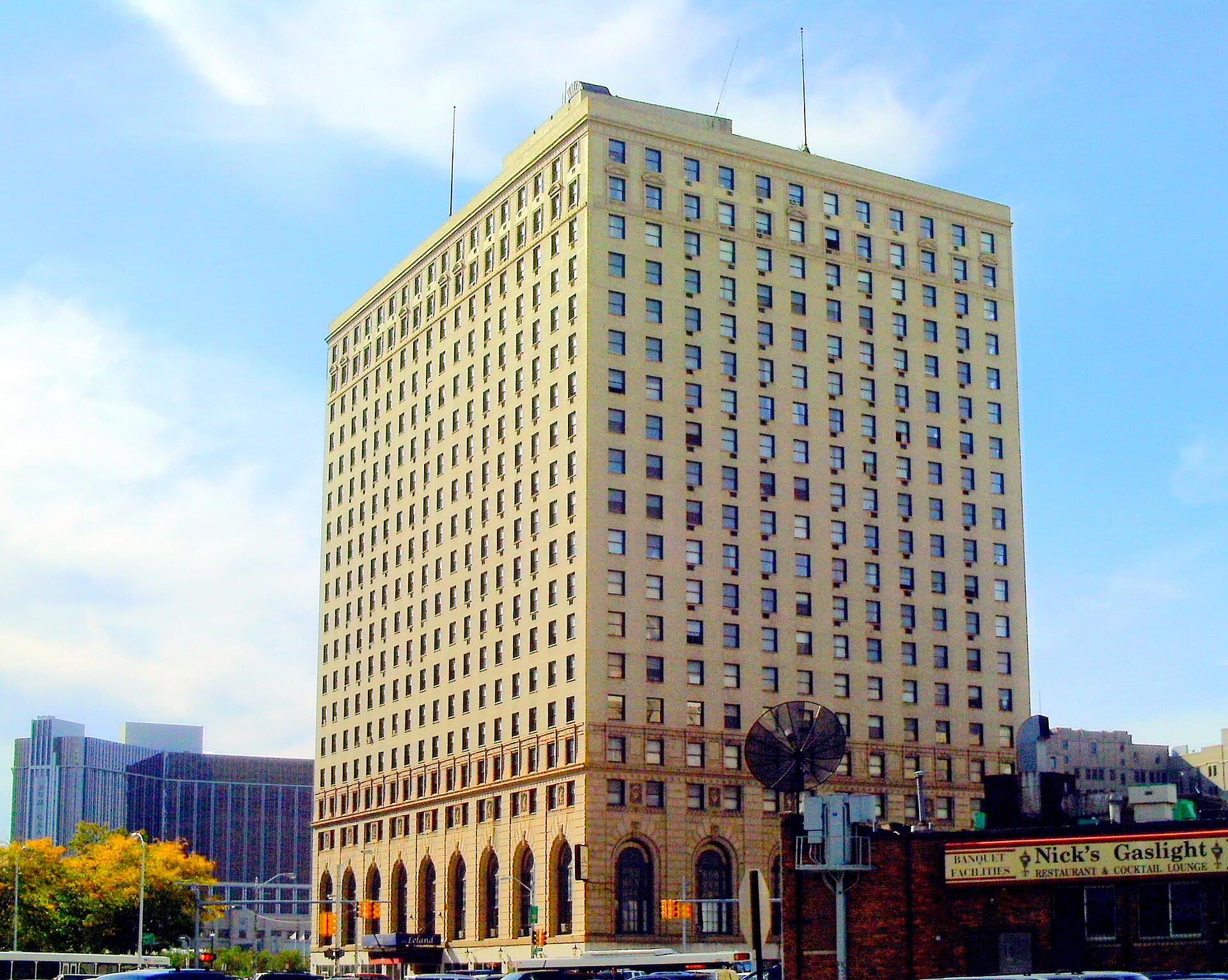 Leland Hotel (via Wikimedia Commons, CC BY-SA 3.0)