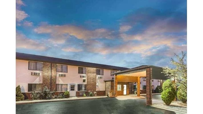Super 8 by Wyndham Bourbonnais/Kankakee Area, Motel in Bradley
