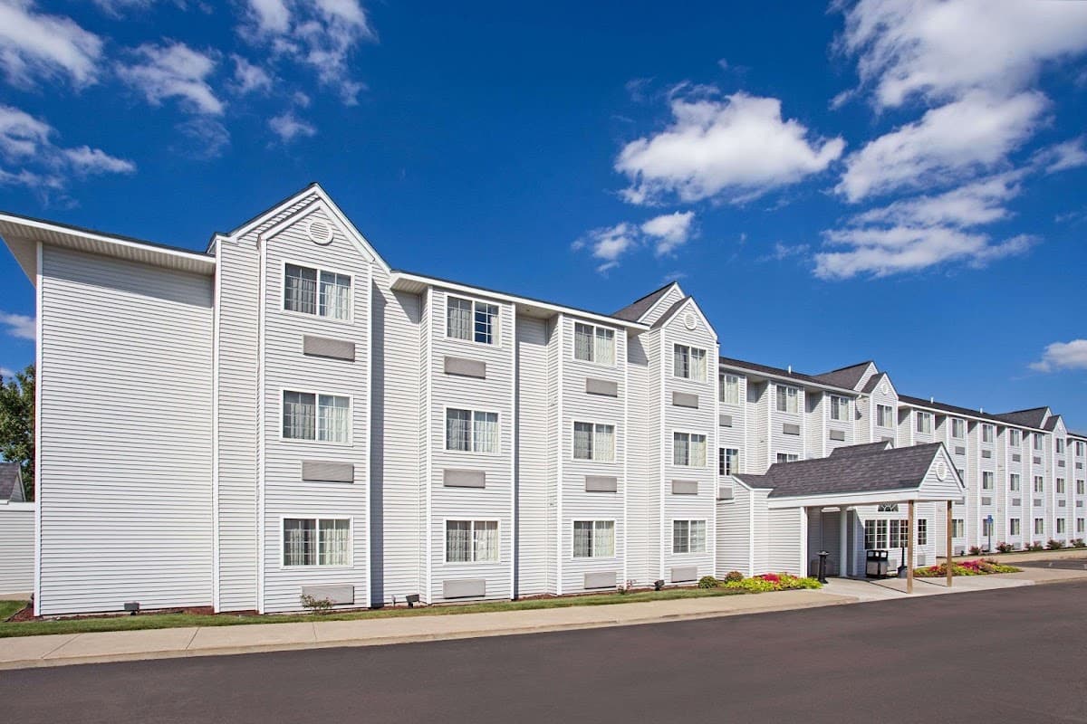 Microtel Inn & Suites by Wyndham Holland, Hotel in Holland