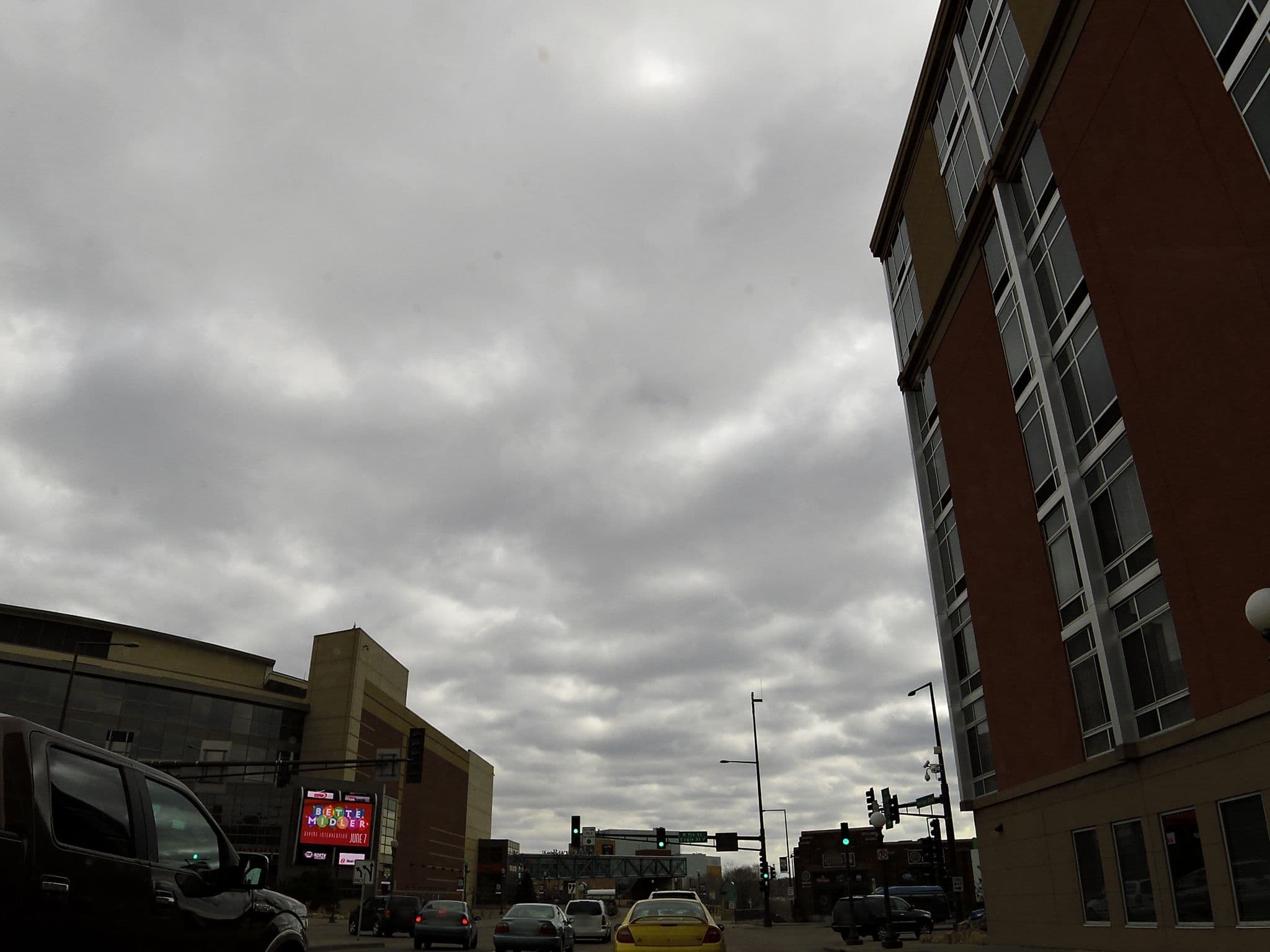 Street view near Holiday Inn, Saint Paul — © allen (CC BY-SA · Mapillary)