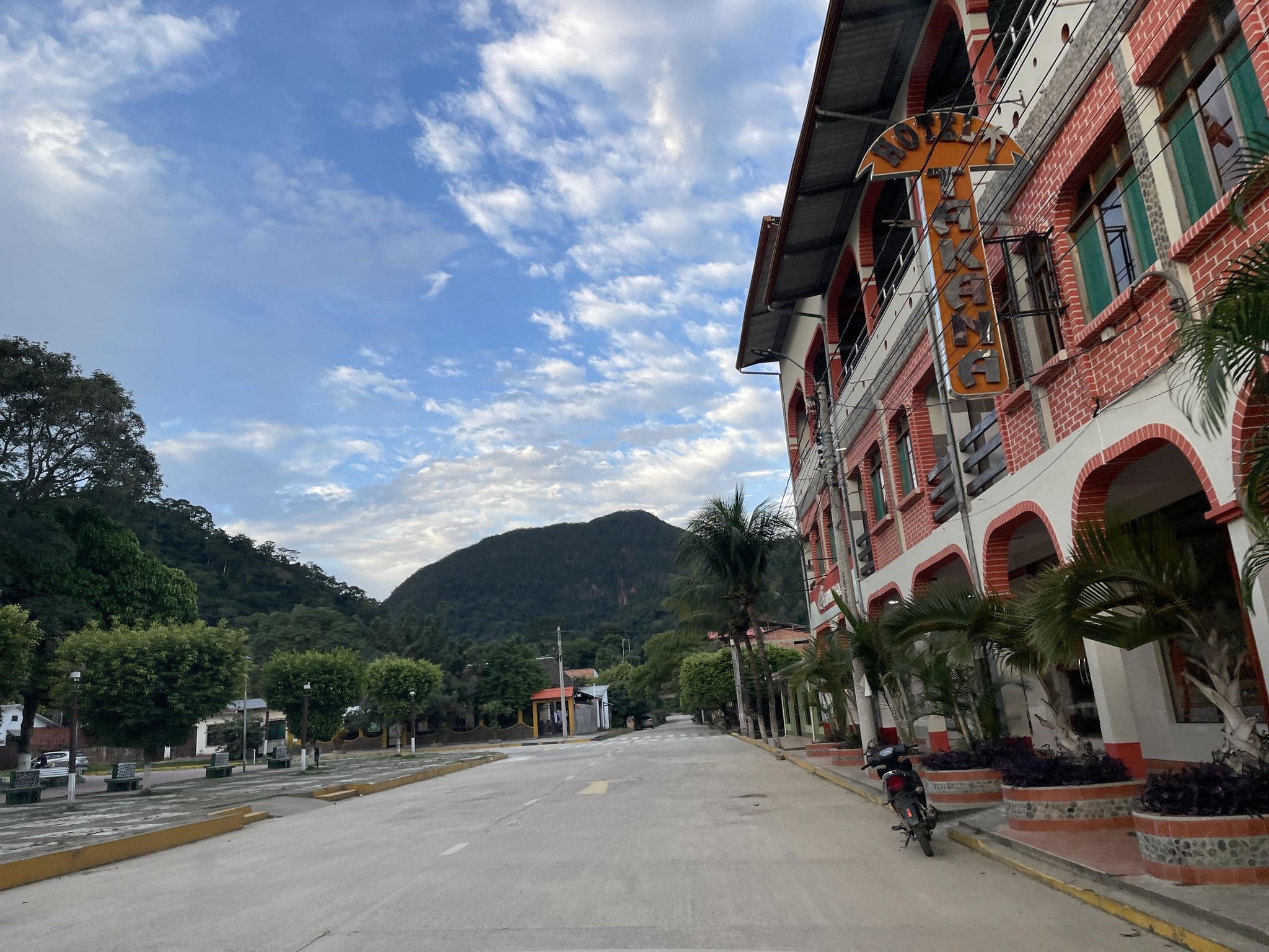Street view near Hotel Takana, Rurrenabaque — © cesarc (CC BY-SA · Mapillary)