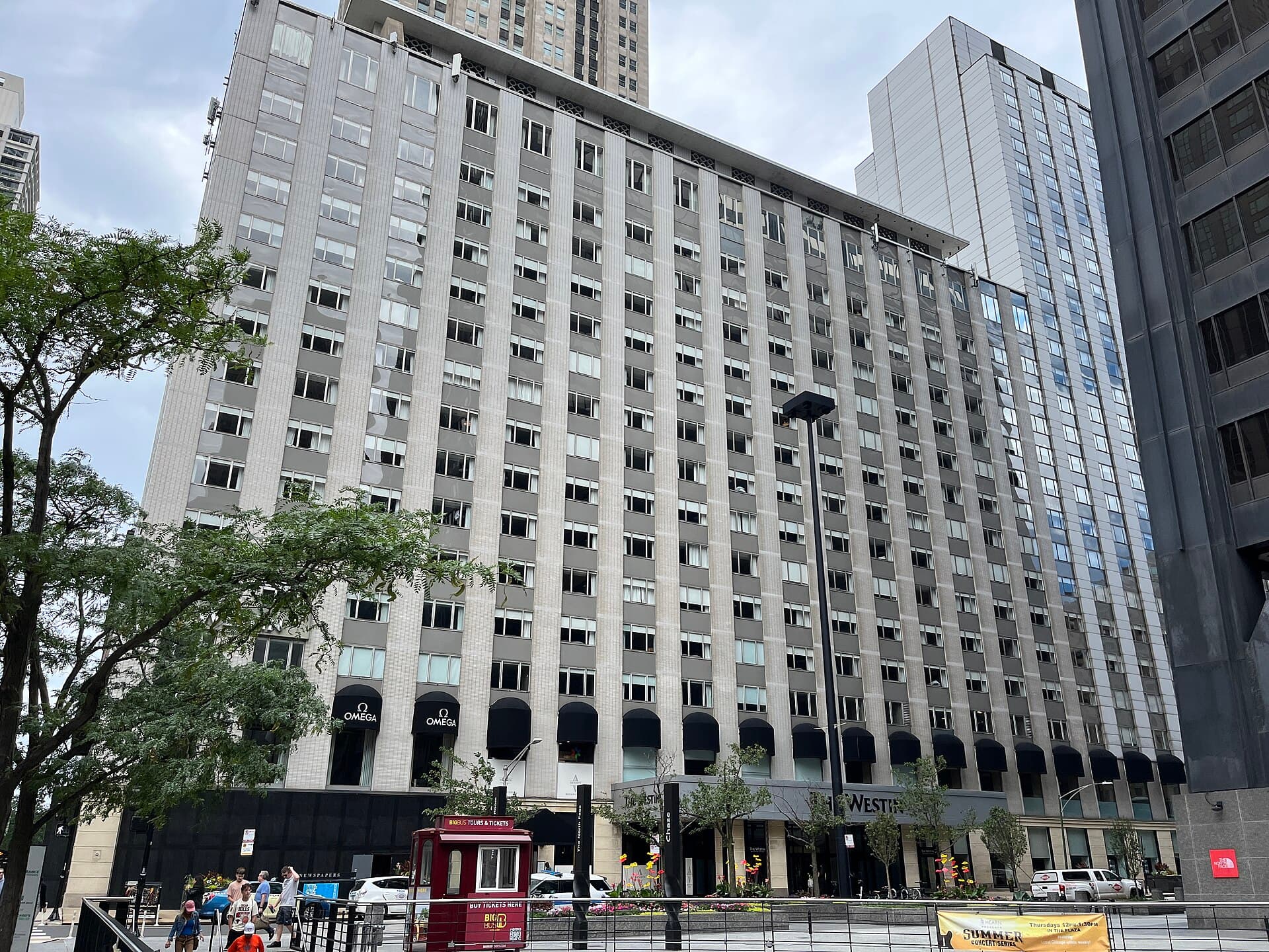 The Westin Michigan Avenue Chicago (via Wikimedia Commons, CC BY-SA 4.0)