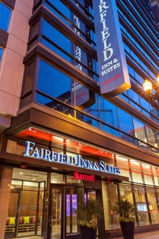 Fairfield Inn & Suites Chicago Downtown/River North, Hotel in Chicago Loop