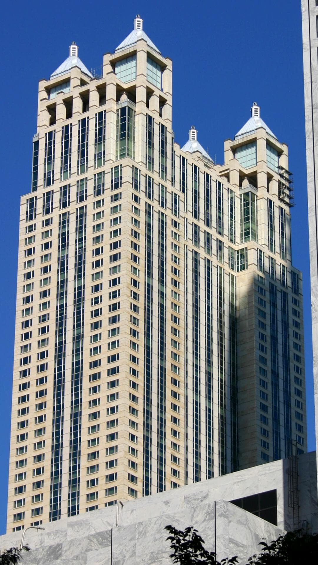 Four Seasons Hotel Chicago (via Wikimedia Commons, Attribution)