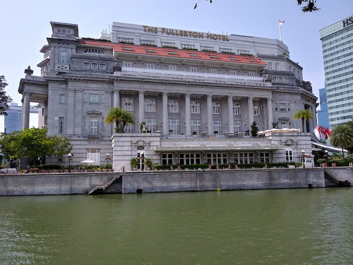 Fullerton Hotel, Hotel in Logan Square