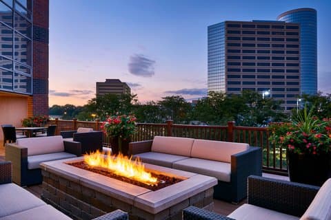 Sheraton Indianapolis Hotel at Keystone Crossing, Hotel in Meridian Hills