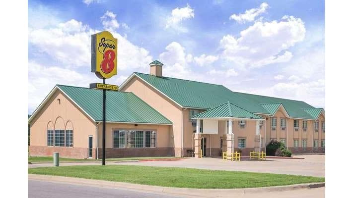 Super 8 by Wyndham Winfield/Quail Ridge Area, Motel in Winfield