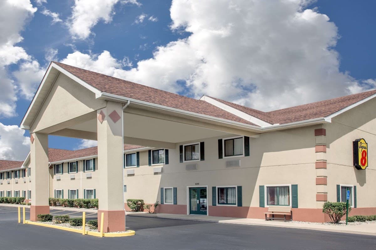 Super 8 by Wyndham Three Rivers, Motel in Three Rivers