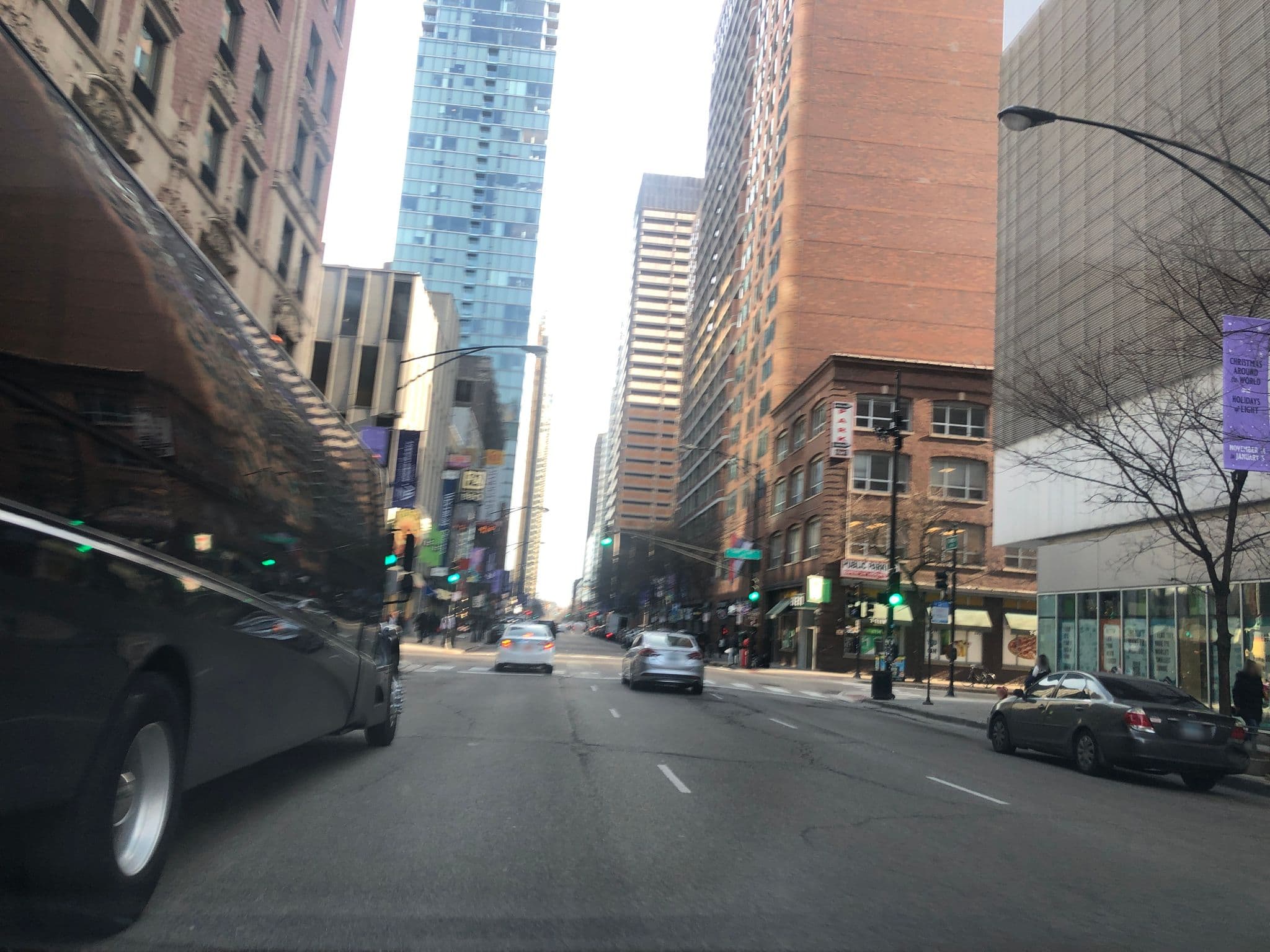 Street view near Inn of Chicago Magnificent Mile, an Ascend Collection hotel, Near North Side — © glendachagas (CC BY-SA · Mapillary)