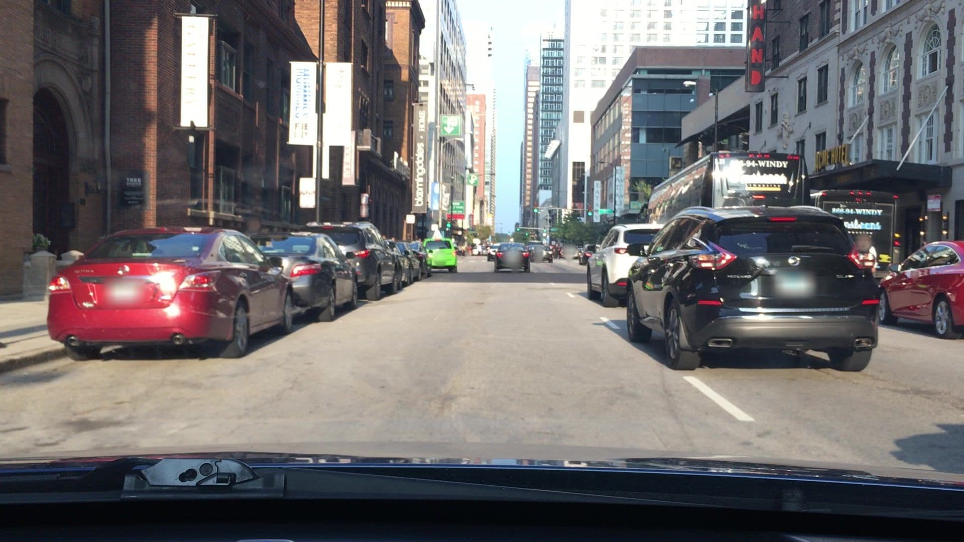 Street view near ACME Hotel Company, Chicago Loop