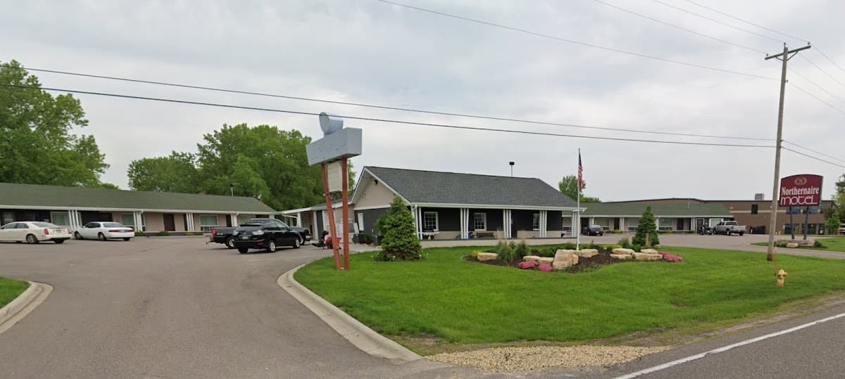 Northernaire Motel, Motel in Little Canada