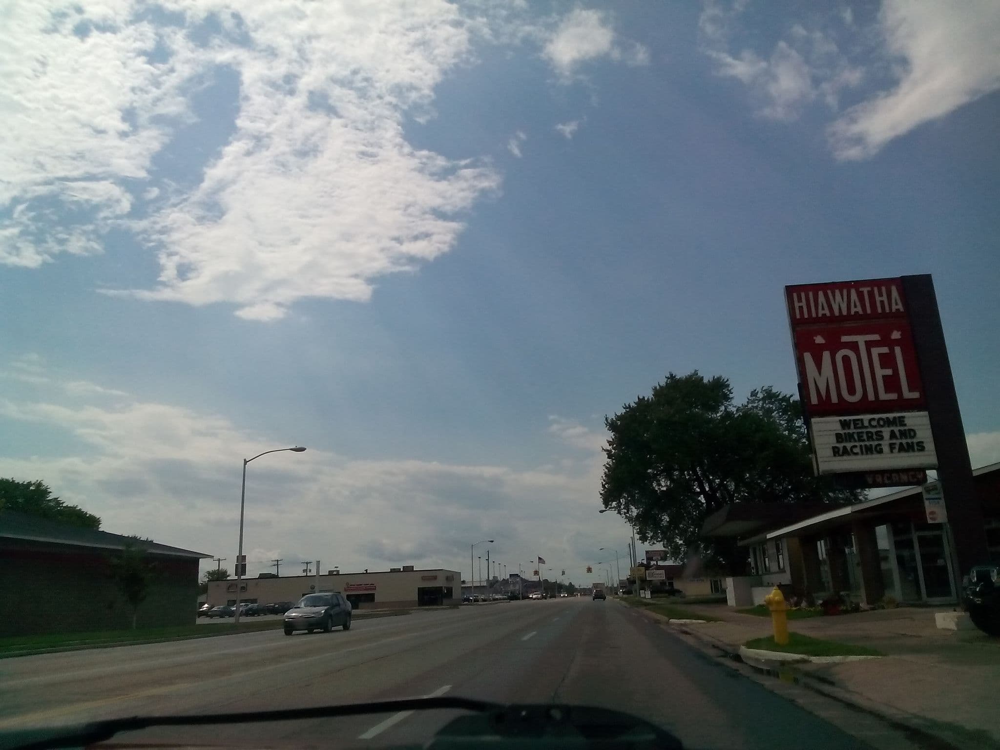 Street view near Haiwatha Motel, Escanaba — © lumi (CC BY-SA · Mapillary)