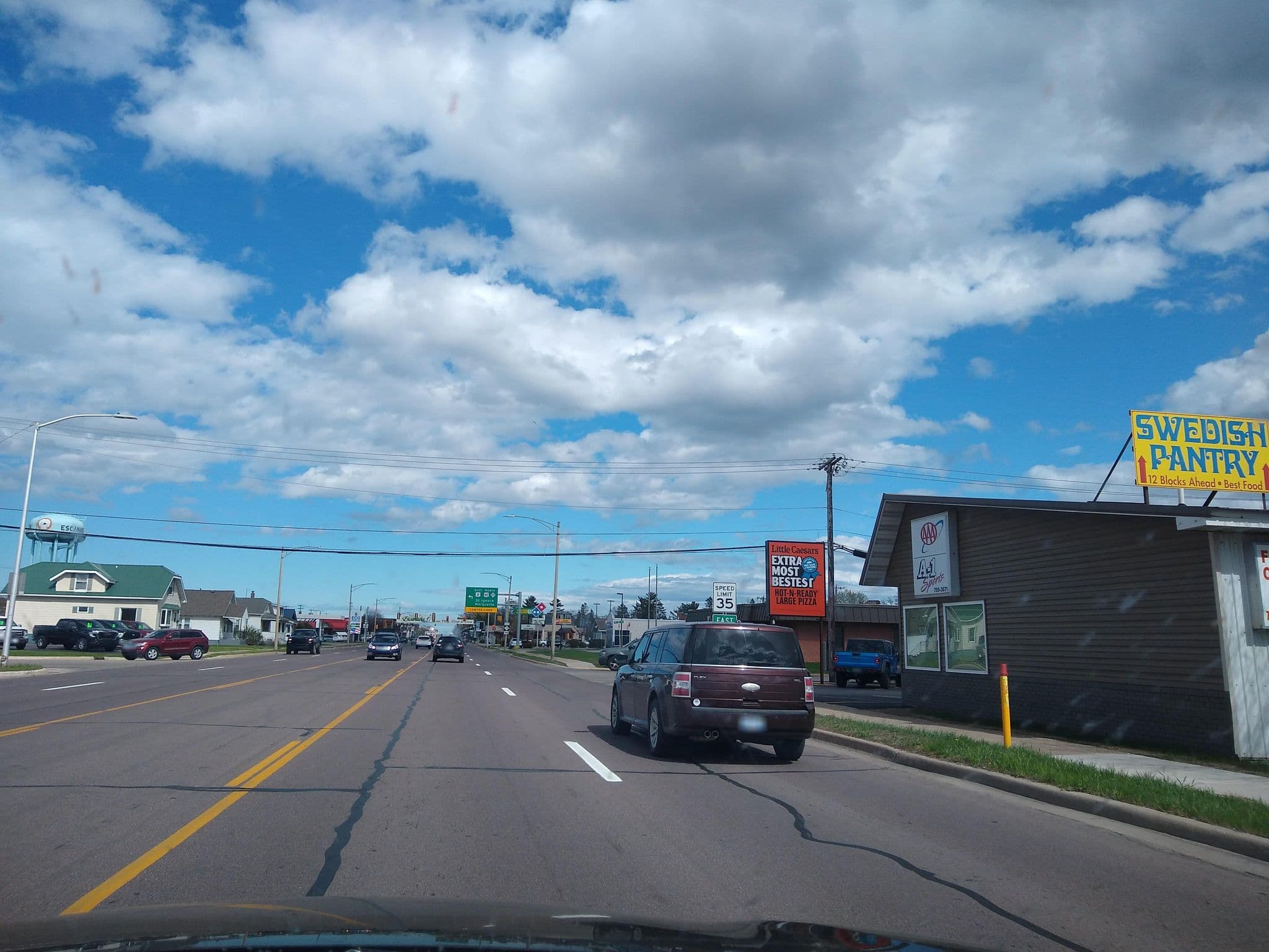 Street view near Delta Inn Motel, Escanaba — © maxerickson (CC BY-SA · Mapillary)