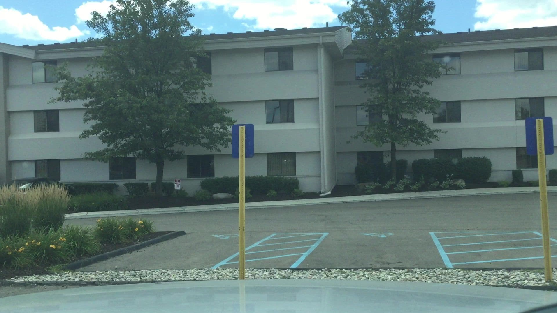 Street view near Radisson Hotel Detroit-Farmington Hills, Farmington Hills — © lvl5 (CC BY-SA · Mapillary)