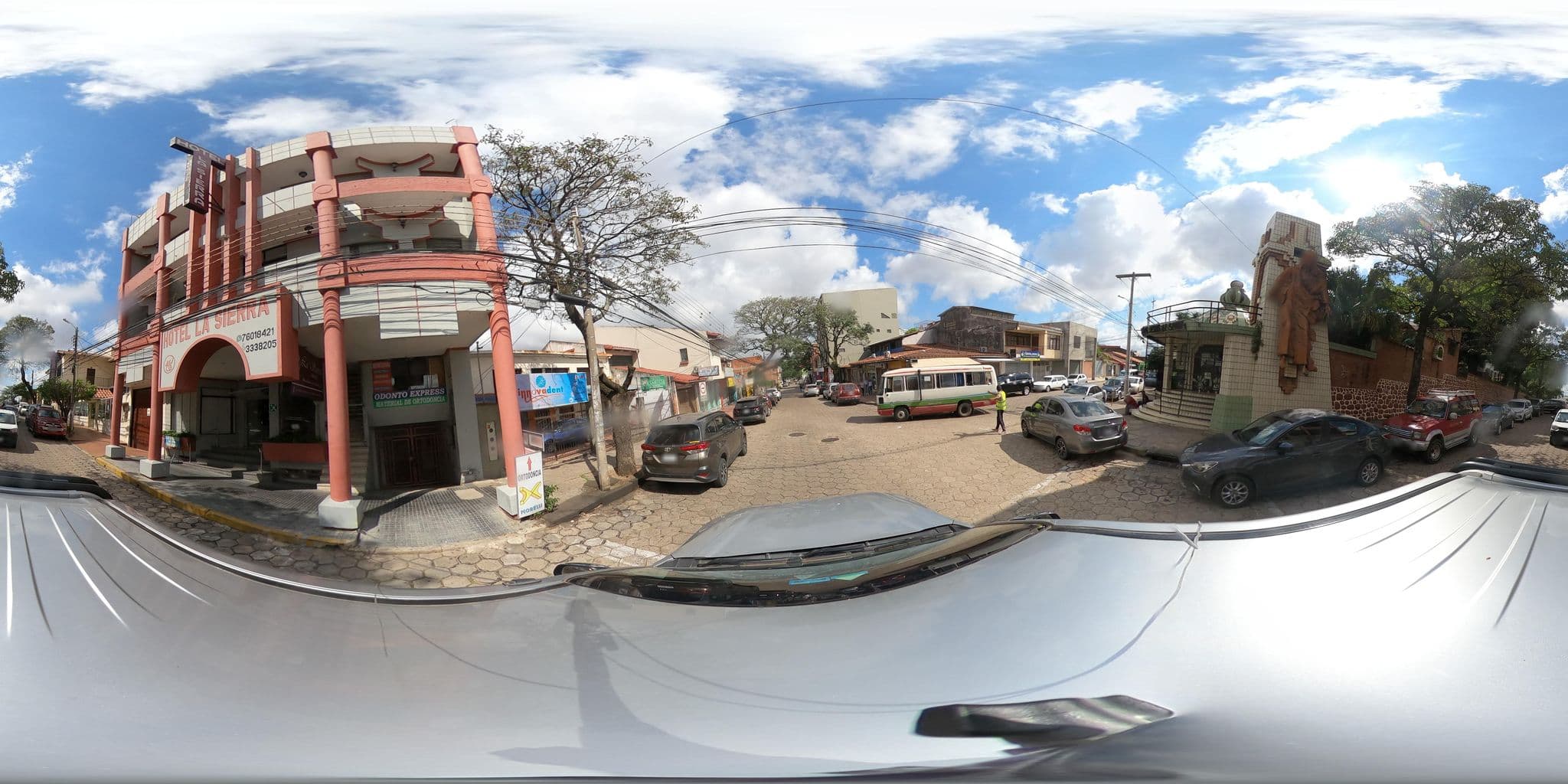 Street view near La Sierra Hotel, Santa Cruz de la Sierra — © kaart_2 (CC BY-SA · Mapillary)
