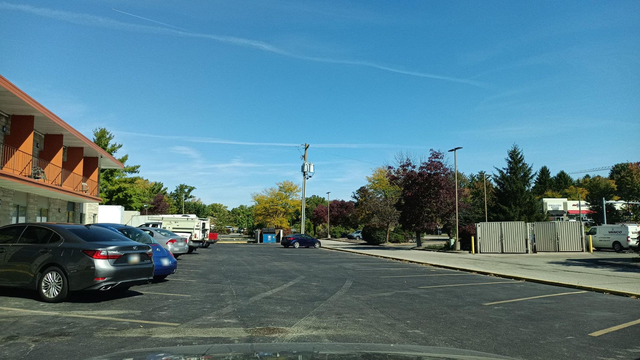 Street view near Travelodge Bloomington, Smithville-Sanders — © apmwa (CC BY-SA · Mapillary)