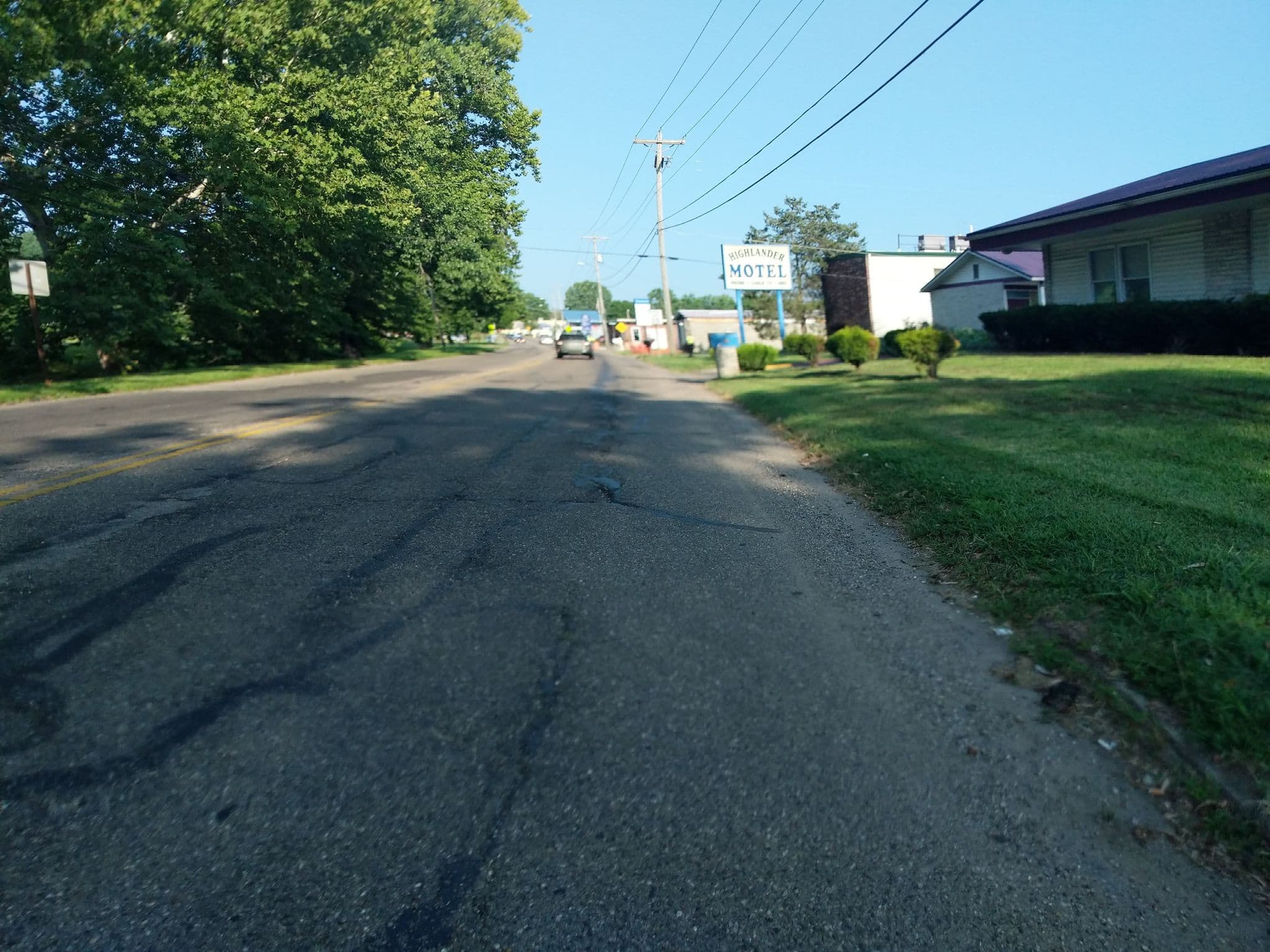 Street view near Highlander Motel, The Plains — © rdelach (CC BY-SA · Mapillary)