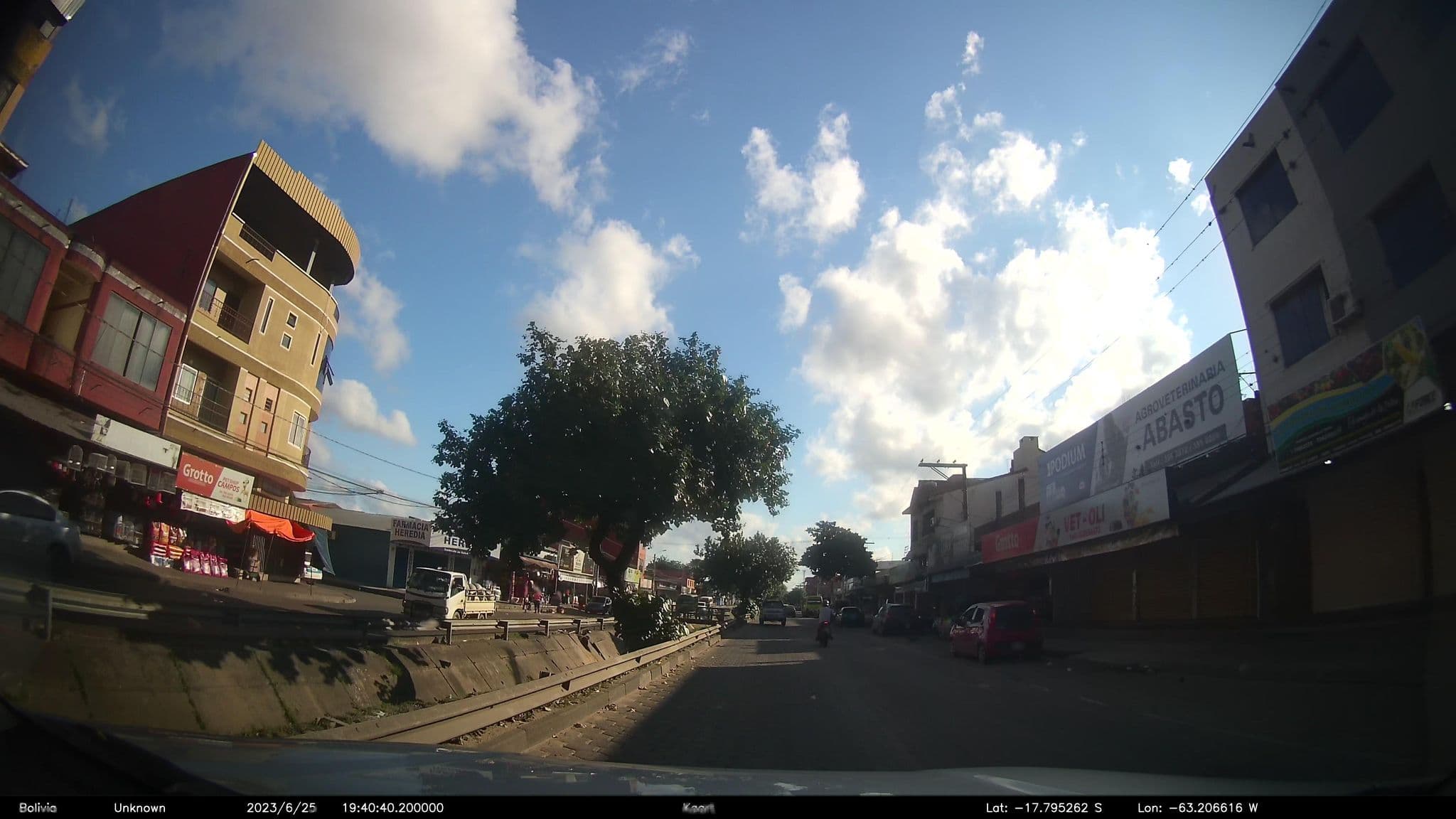 Street view near Alojamiento Rio Caine, Santa Cruz de la Sierra