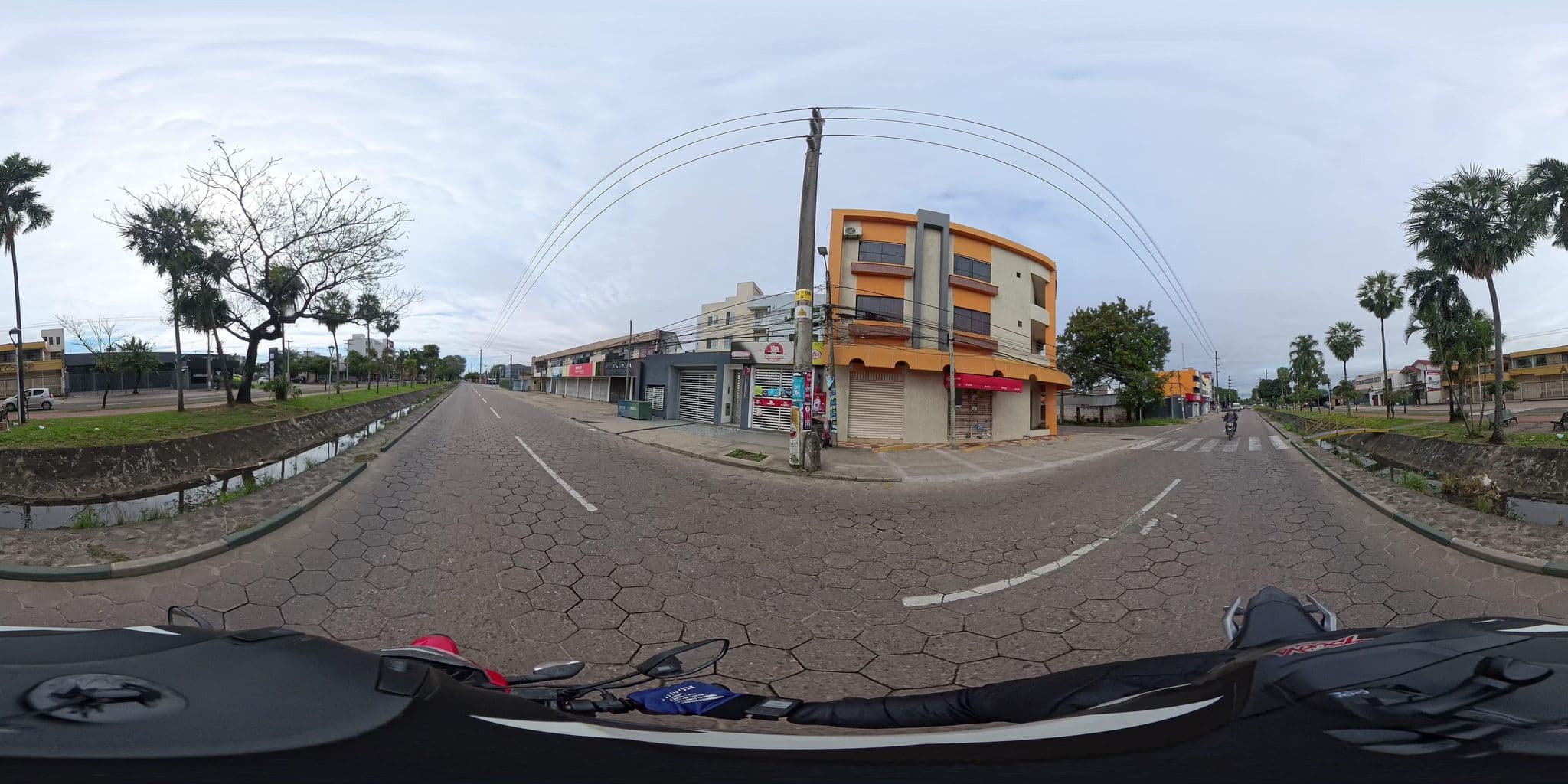 Street view near Roca y Coronado, Santa Cruz de la Sierra