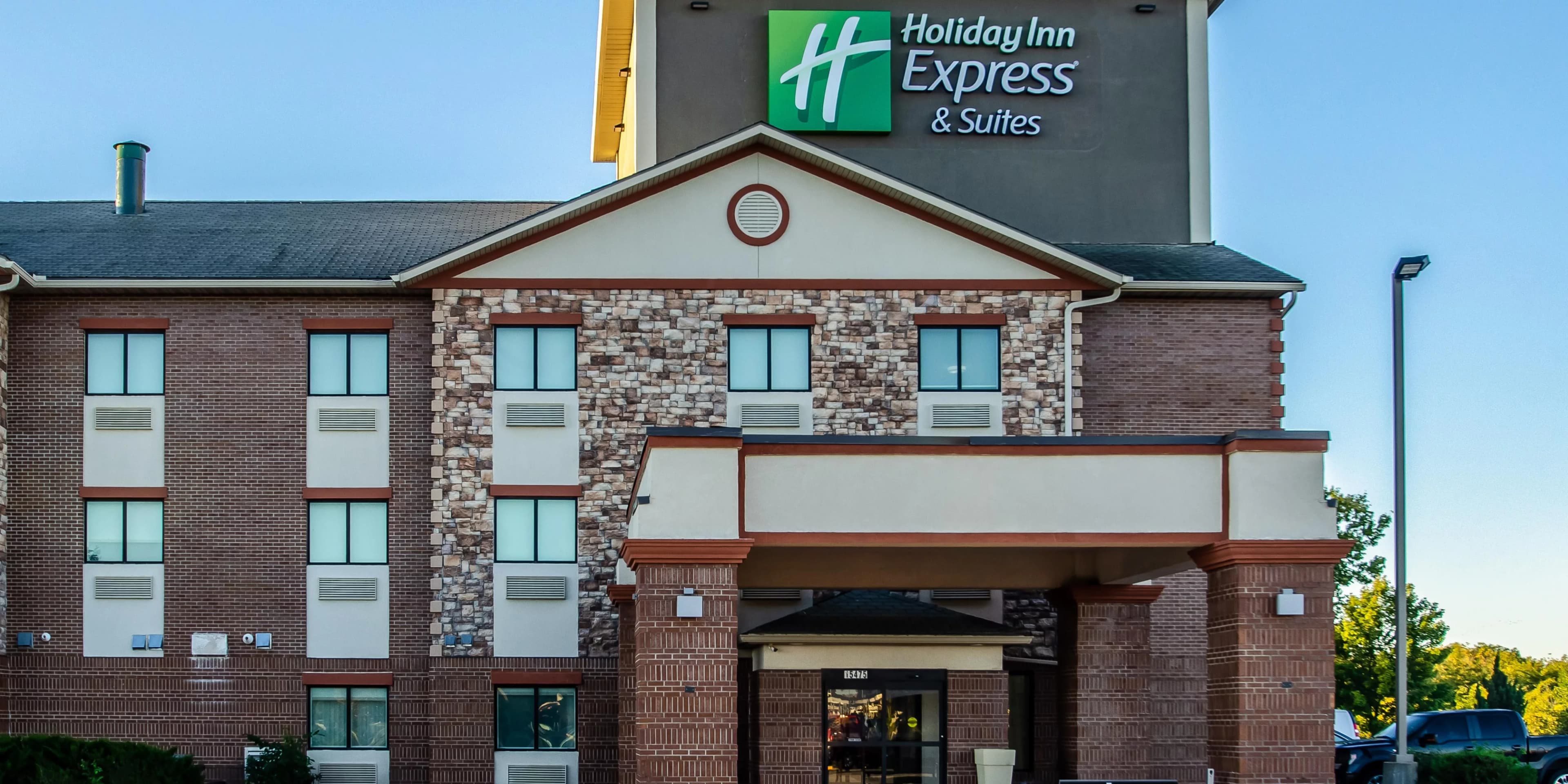 Holiday Inn Express & Suites Olathe South, Olathe