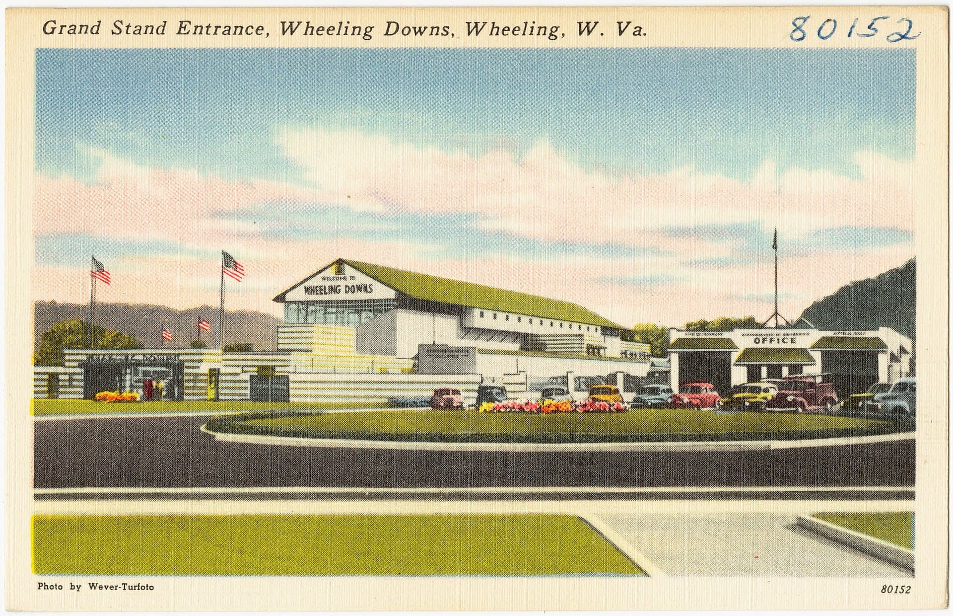 Wheeling Island Hotel-Casino (via Wikimedia Commons, Public domain)