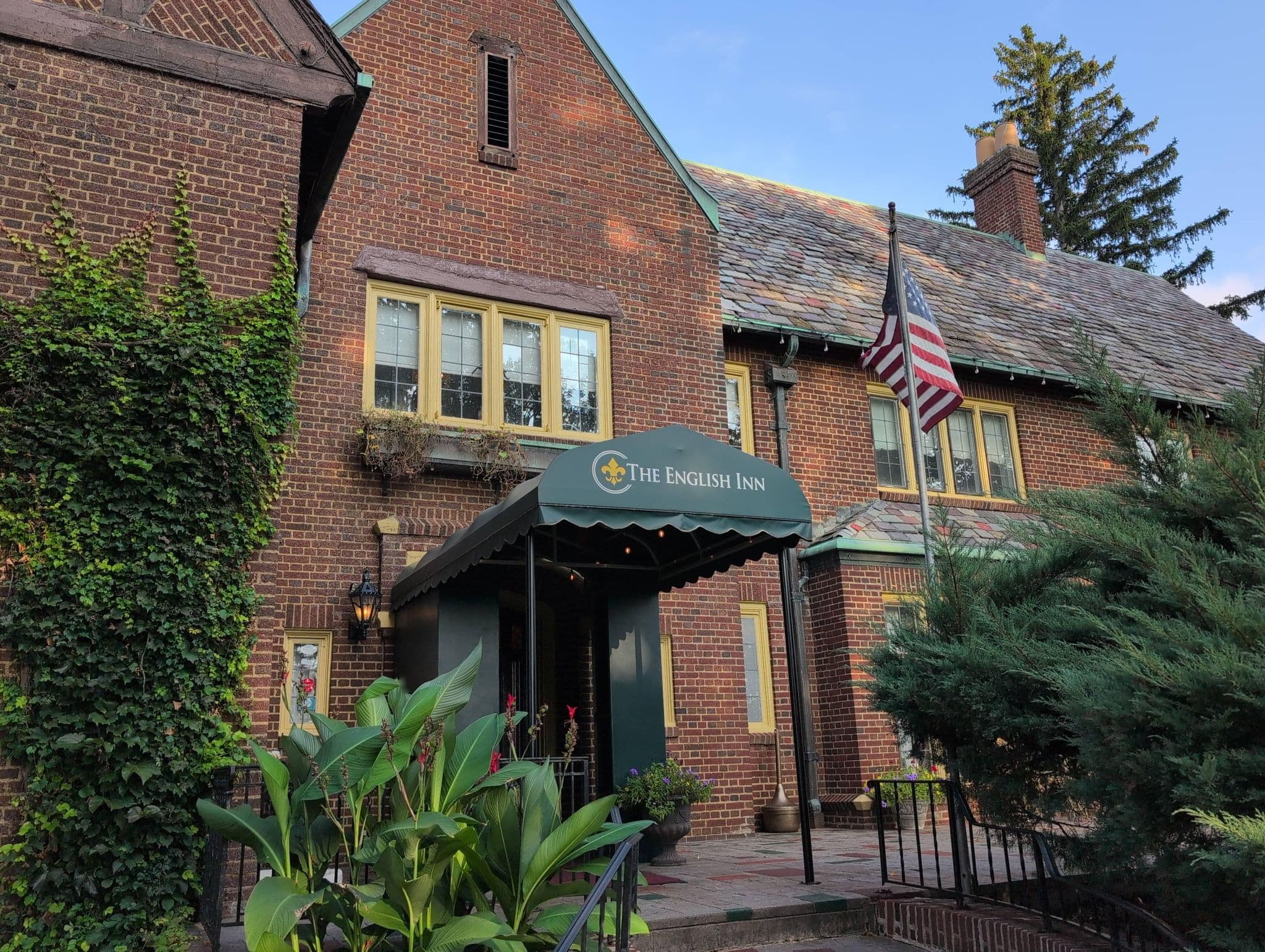 Street view near The English Inn, Eaton Rapids — © treestryder (CC BY-SA · Mapillary)