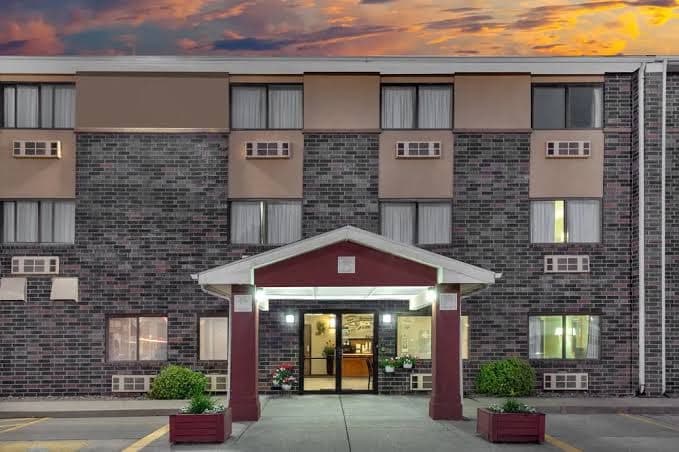 Super 8 by Wyndham Evansville East, Motel in Melody Hill