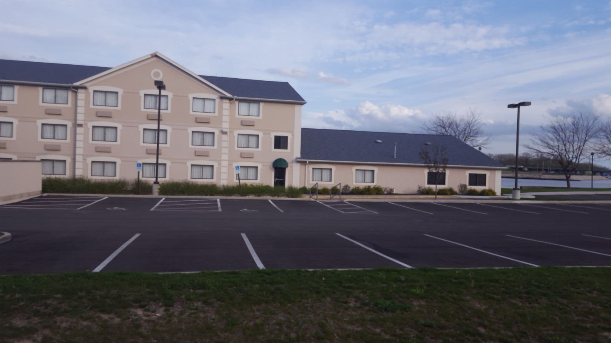Street view near Comfort Inn, Sandusky — © jbthemilker (CC BY-SA · Mapillary)