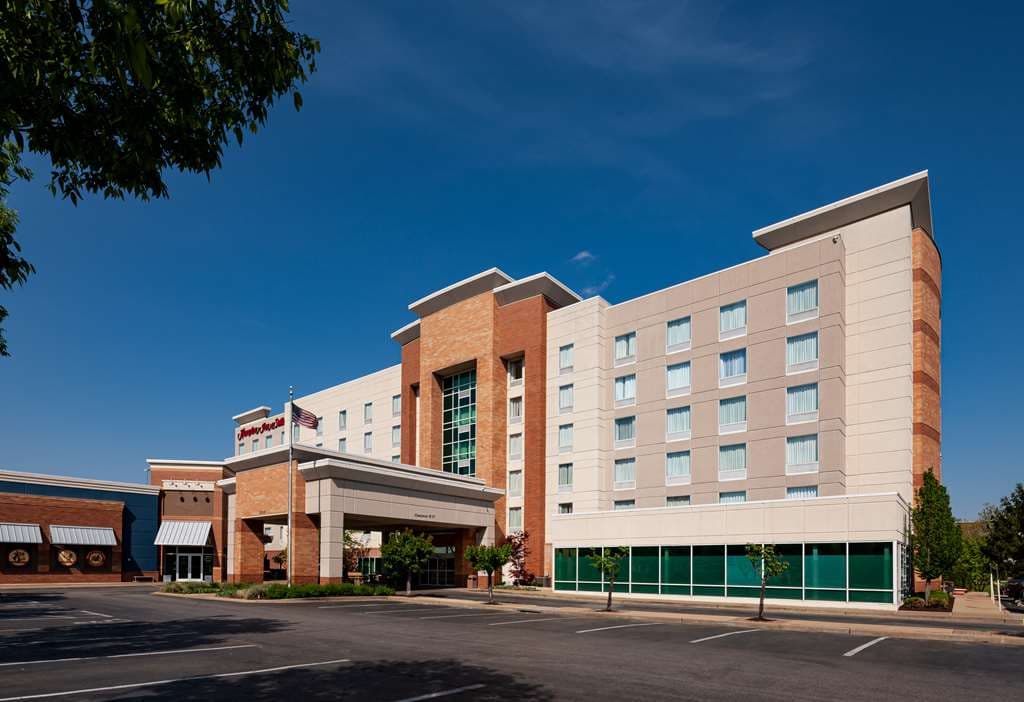 Hampton Inn & Suites St. Louis at Forest Park, Hotel in University City