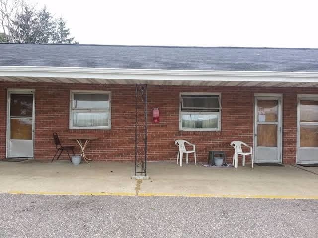 Highlander Motel, Motel in West Baraboo