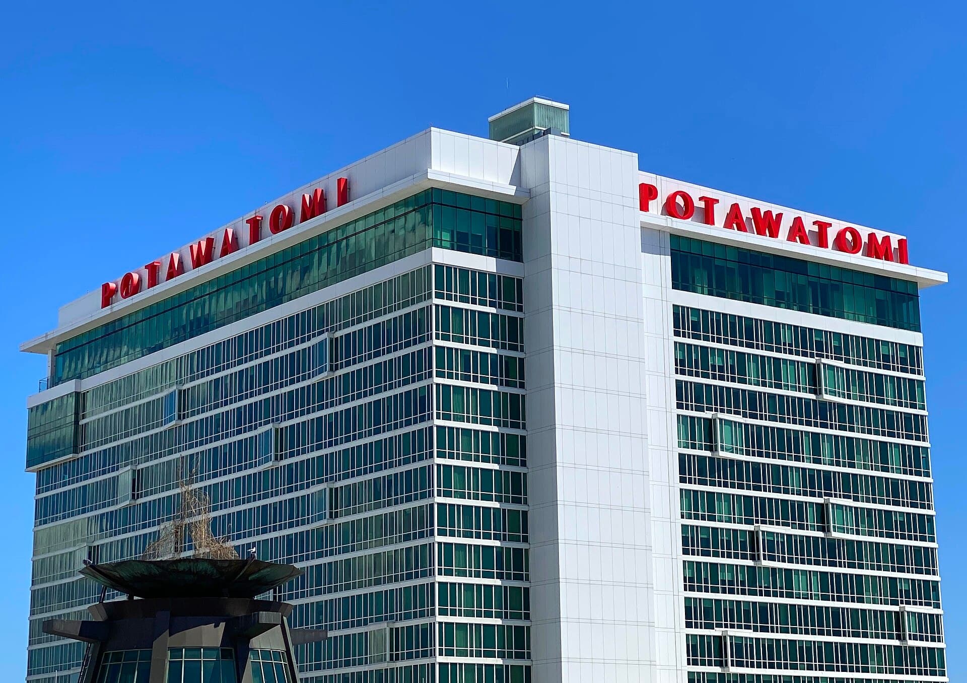 Potawatomi Hotel (via Wikimedia Commons, CC BY 3.0)