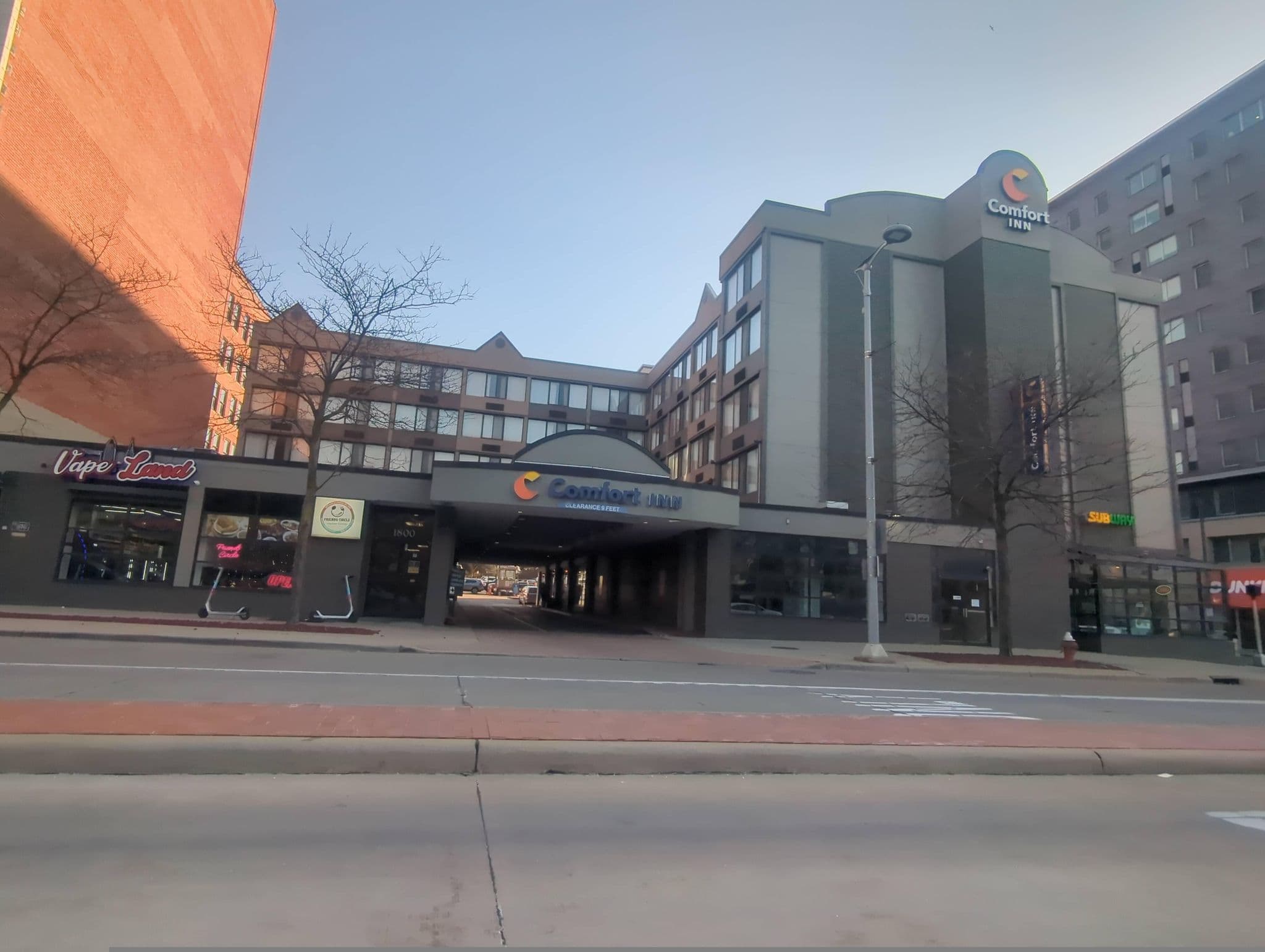 Street view near Comfort Inn, Cleveland — © skorasaurus (CC BY-SA · Mapillary)