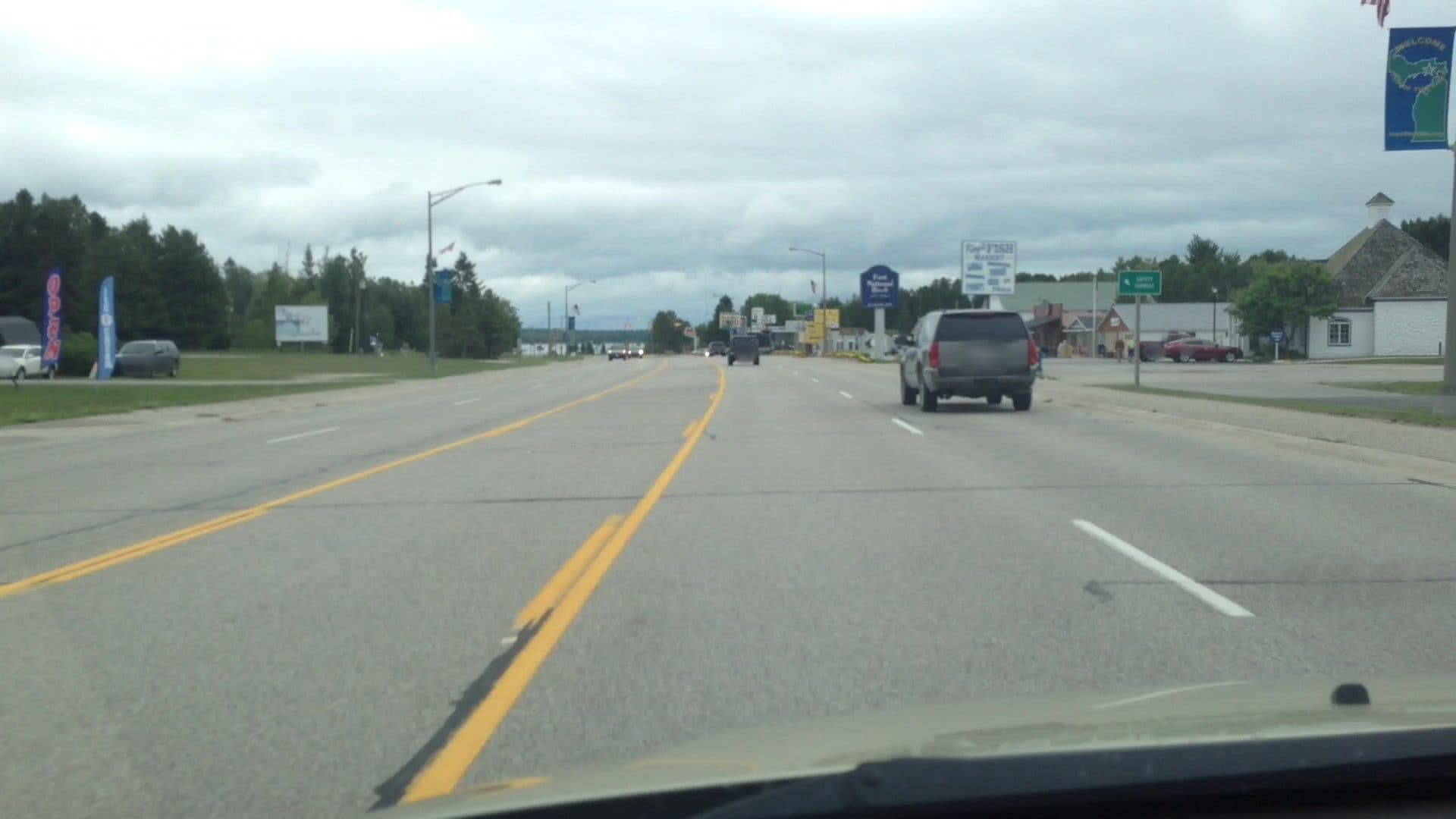 Street view near adoba hotel, Saint Ignace