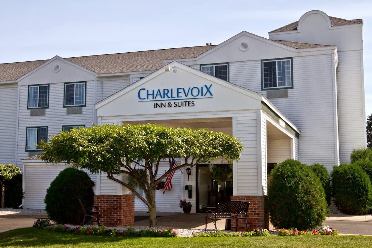 Charlevoix Inn & Suites, Hotel in Charlevoix