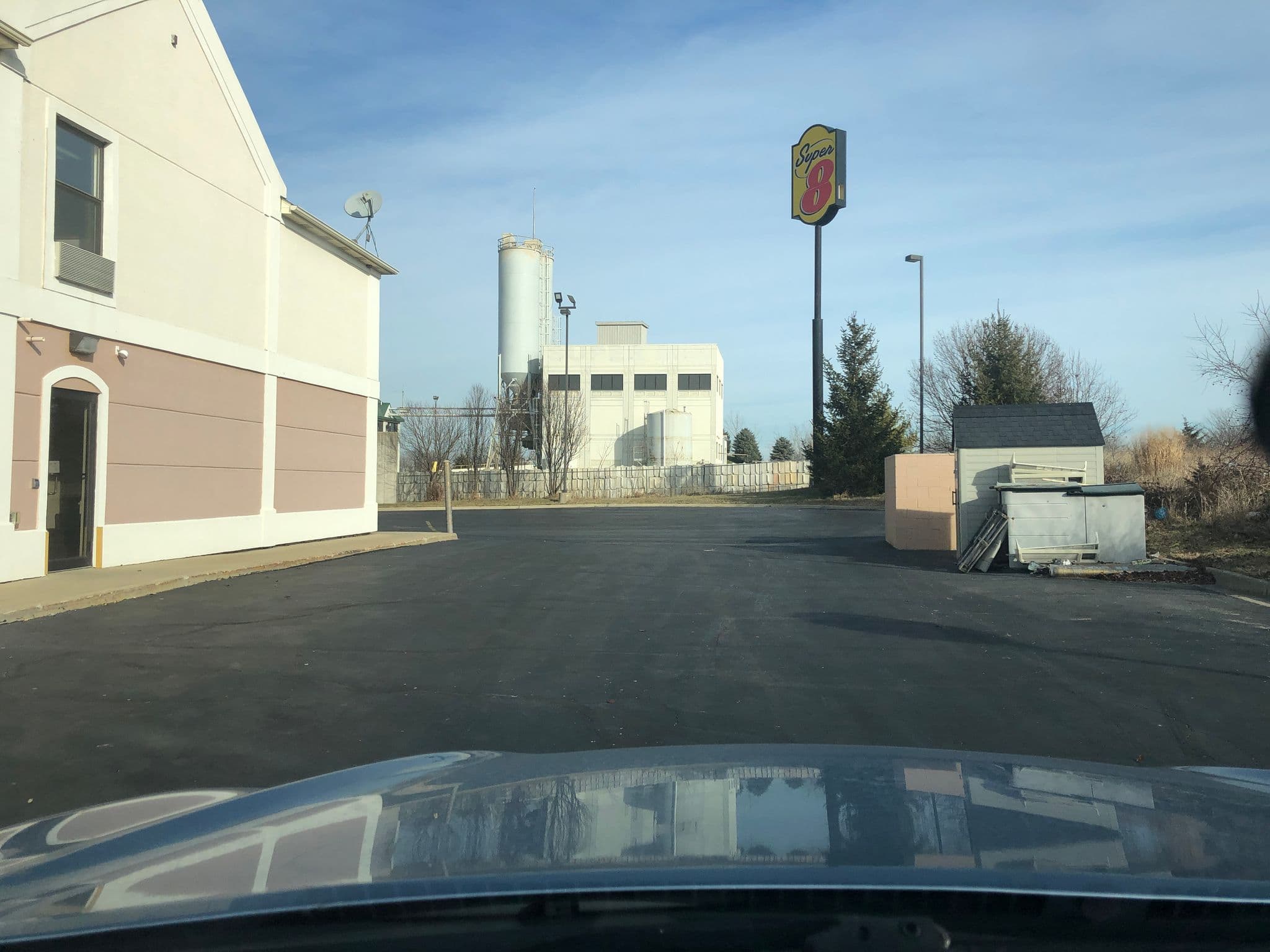 Street view near Super 8, Hampshire — © nheidenfelder91 (CC BY-SA · Mapillary)