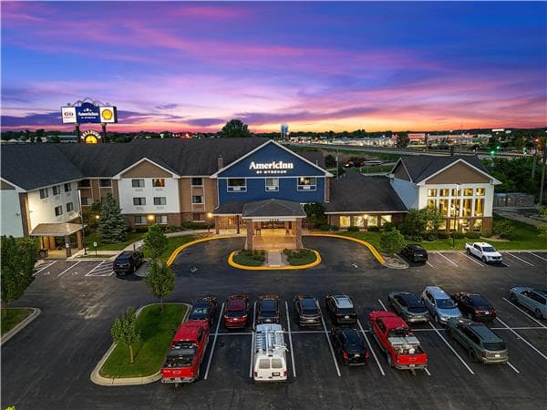 AmericInn by Wyndham Green Bay East, Hotel in Allouez