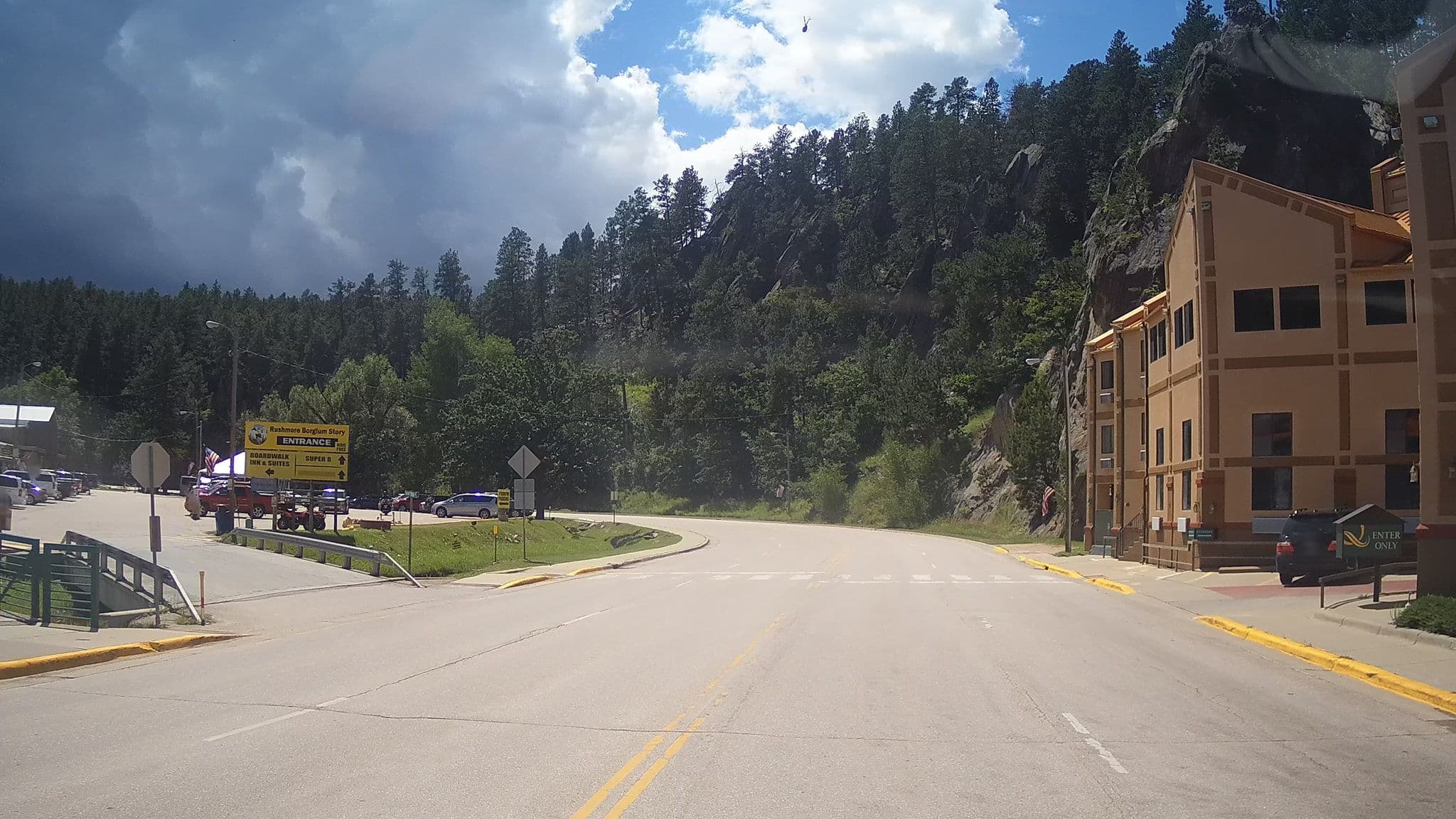 Street view near Quality Inn, Colonial Pine Hills — © rps333 (CC BY-SA · Mapillary)