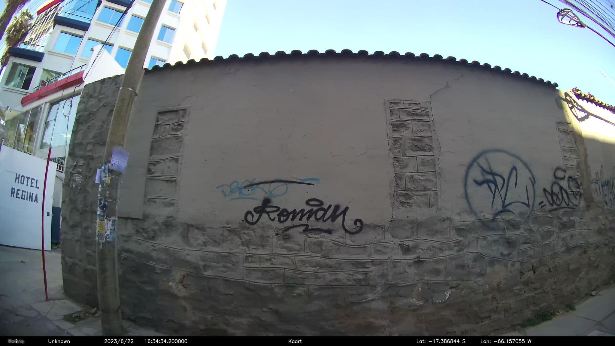 Street view near Hotel Regina, Cochabamba — © kaart_2 (CC BY-SA · Mapillary)