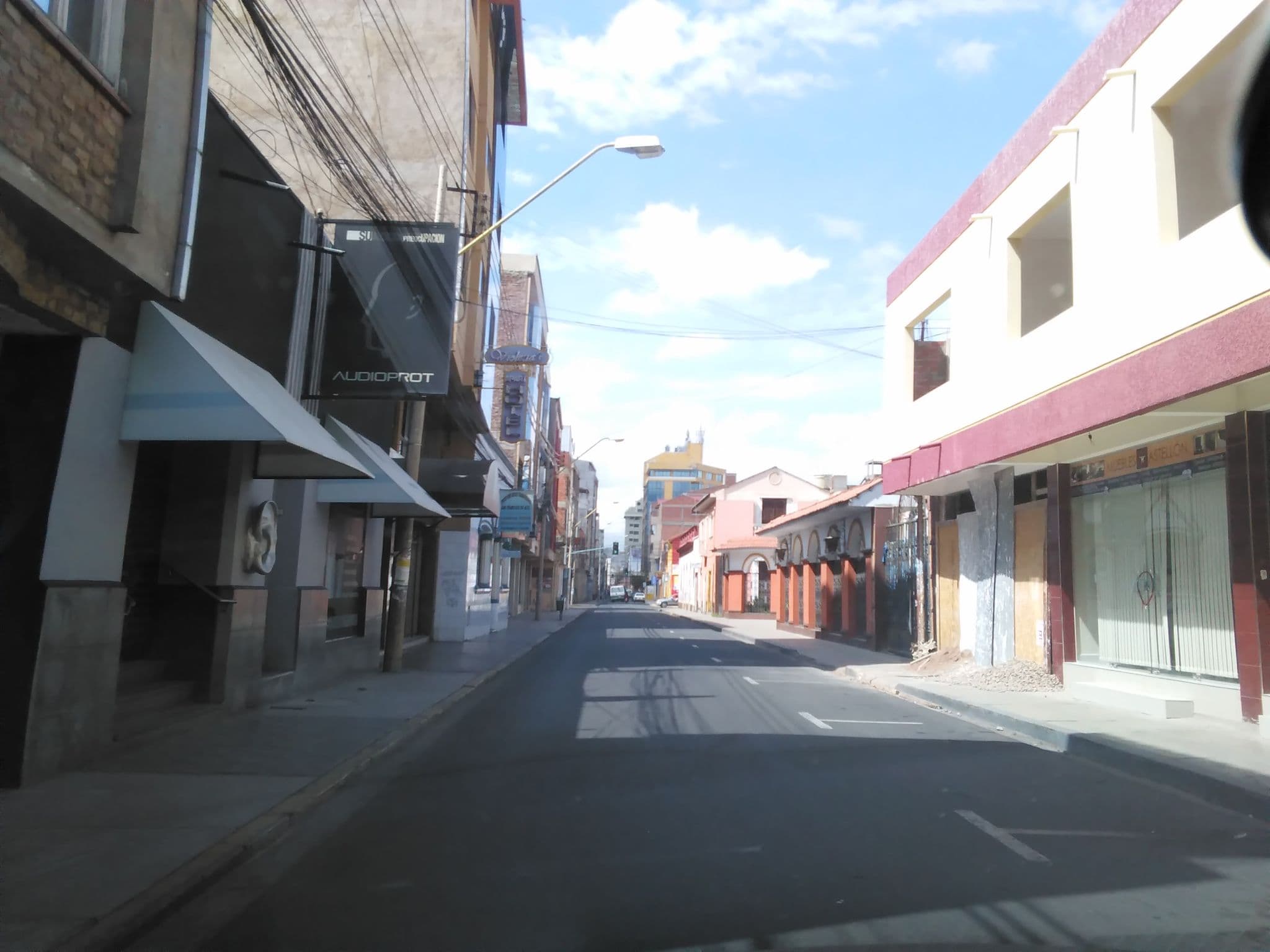 Street view near Apart Hotel Violetta's, Cochabamba — © vane789 (CC BY-SA · Mapillary)